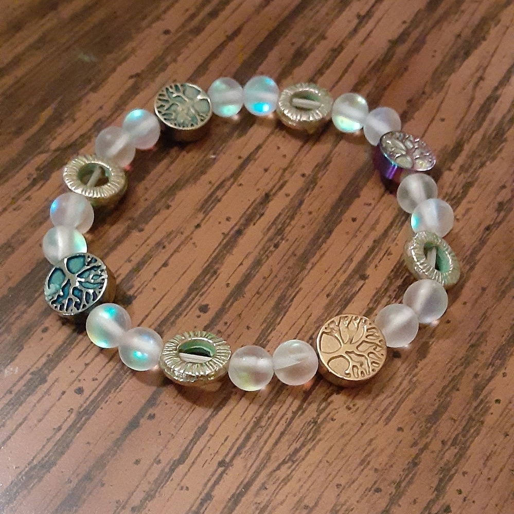 Handcrafted stretch bracelet